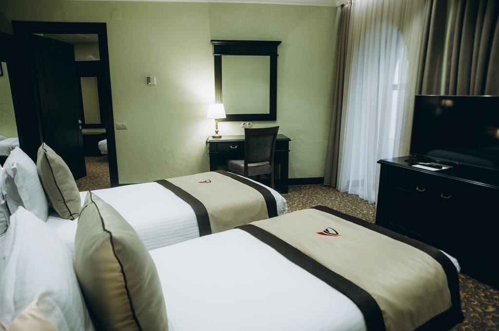 Colosseum Marina Hotel Batumi Eksteriør bilde