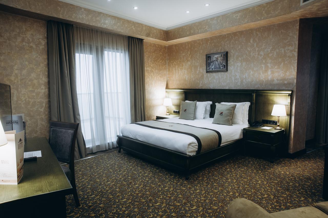 Colosseum Marina Hotel Batumi Eksteriør bilde
